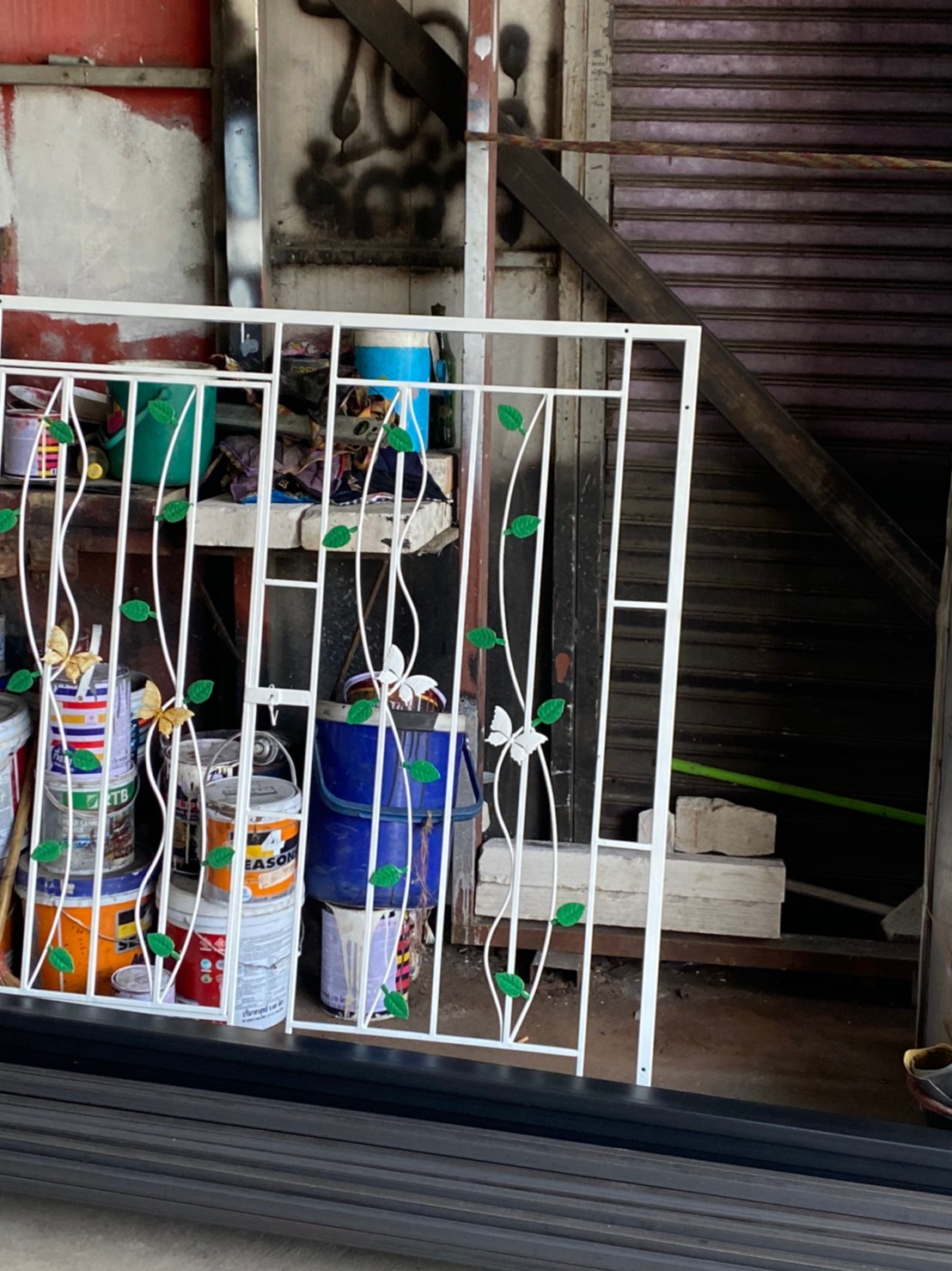 10 - https://พรปรารถนา.com | พรปรารถนาการช่าง - รับผลิตและติดตั้งมุ้งลวดเหล็กดัด กระจกอลูมิเนียม ประตูรั้วสแตนเลส ต่อเติมหลังคา-กันสาด รวมถึงงานปรับปรุงที่อยู่อาศัย โดยทีมช่างมืออาชีพ