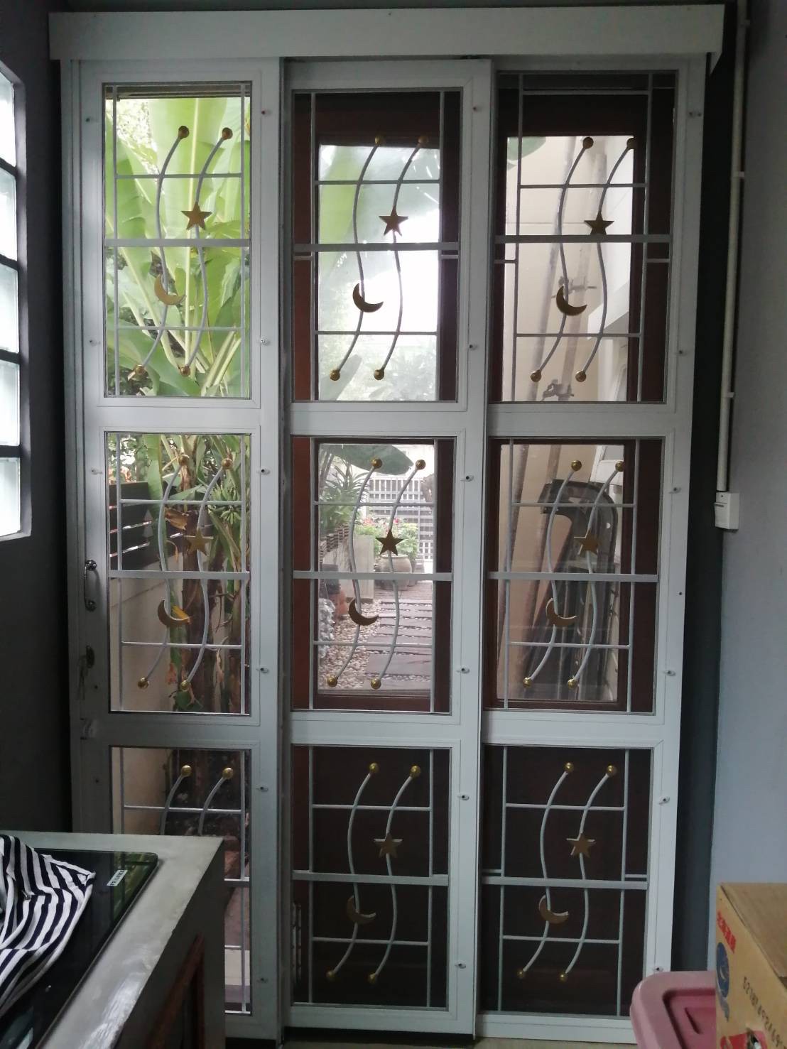 11 - https://พรปรารถนา.com | พรปรารถนาการช่าง - รับผลิตและติดตั้งมุ้งลวดเหล็กดัด กระจกอลูมิเนียม ประตูรั้วสแตนเลส ต่อเติมหลังคา-กันสาด รวมถึงงานปรับปรุงที่อยู่อาศัย โดยทีมช่างมืออาชีพ