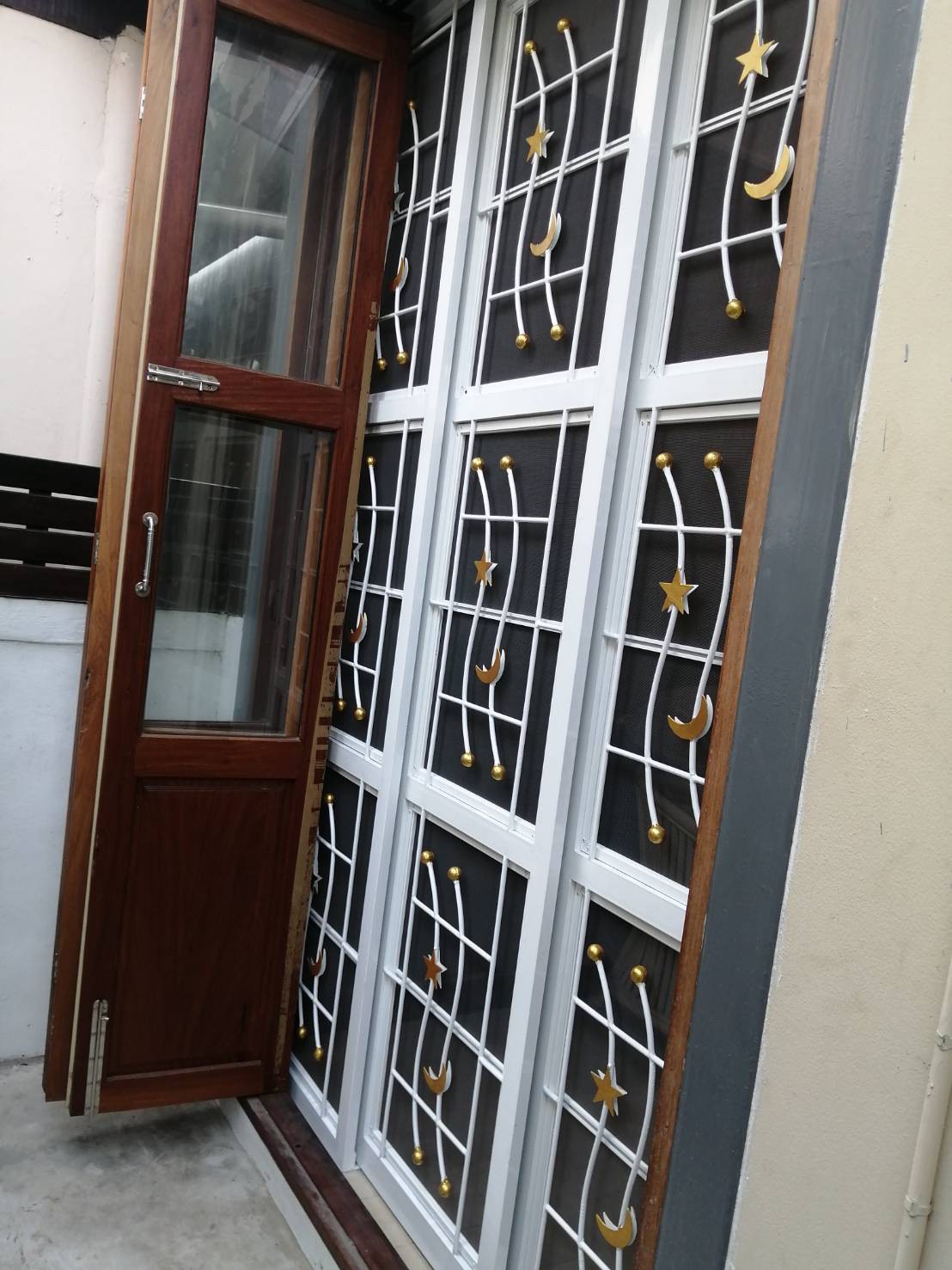 12 - https://พรปรารถนา.com | พรปรารถนาการช่าง - รับผลิตและติดตั้งมุ้งลวดเหล็กดัด กระจกอลูมิเนียม ประตูรั้วสแตนเลส ต่อเติมหลังคา-กันสาด รวมถึงงานปรับปรุงที่อยู่อาศัย โดยทีมช่างมืออาชีพ