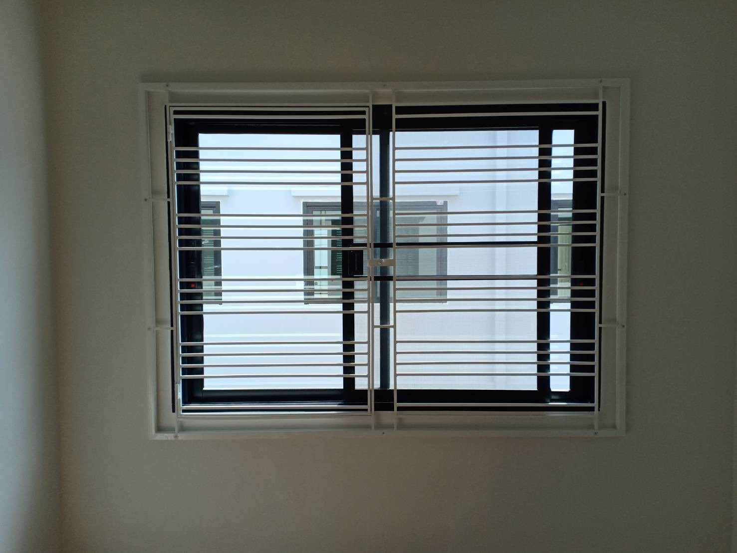 17 - https://พรปรารถนา.com | พรปรารถนาการช่าง - รับผลิตและติดตั้งมุ้งลวดเหล็กดัด กระจกอลูมิเนียม ประตูรั้วสแตนเลส ต่อเติมหลังคา-กันสาด รวมถึงงานปรับปรุงที่อยู่อาศัย โดยทีมช่างมืออาชีพ