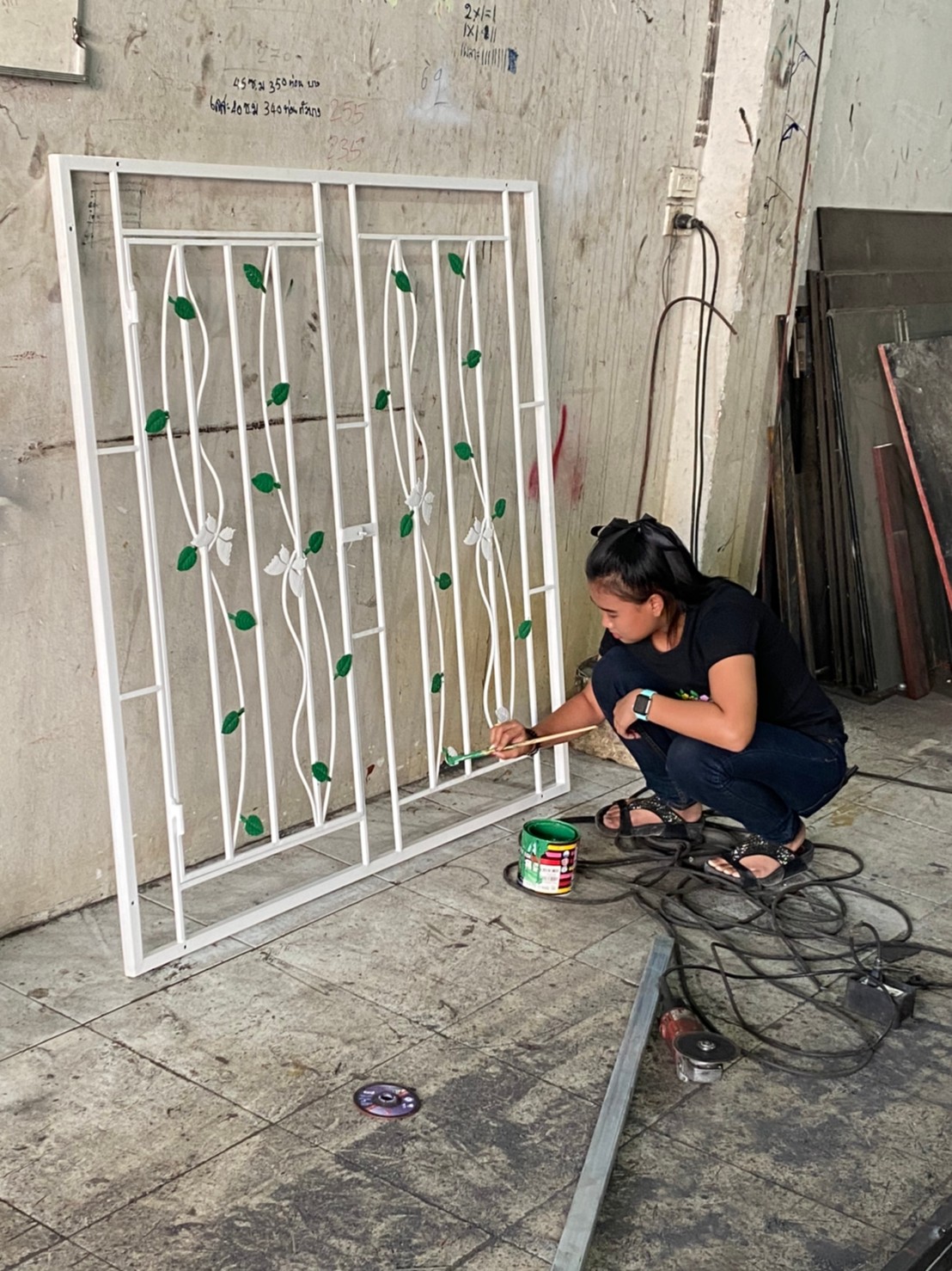 18 - https://พรปรารถนา.com | พรปรารถนาการช่าง - รับผลิตและติดตั้งมุ้งลวดเหล็กดัด กระจกอลูมิเนียม ประตูรั้วสแตนเลส ต่อเติมหลังคา-กันสาด รวมถึงงานปรับปรุงที่อยู่อาศัย โดยทีมช่างมืออาชีพ