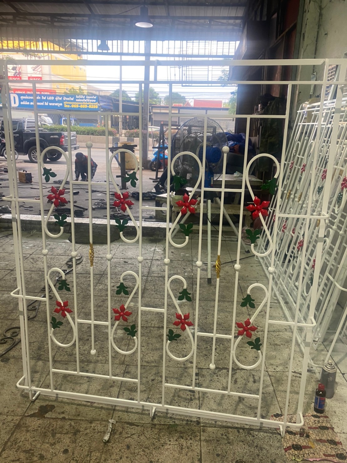 51 - https://พรปรารถนา.com | พรปรารถนาการช่าง - รับผลิตและติดตั้งมุ้งลวดเหล็กดัด กระจกอลูมิเนียม ประตูรั้วสแตนเลส ต่อเติมหลังคา-กันสาด รวมถึงงานปรับปรุงที่อยู่อาศัย โดยทีมช่างมืออาชีพ