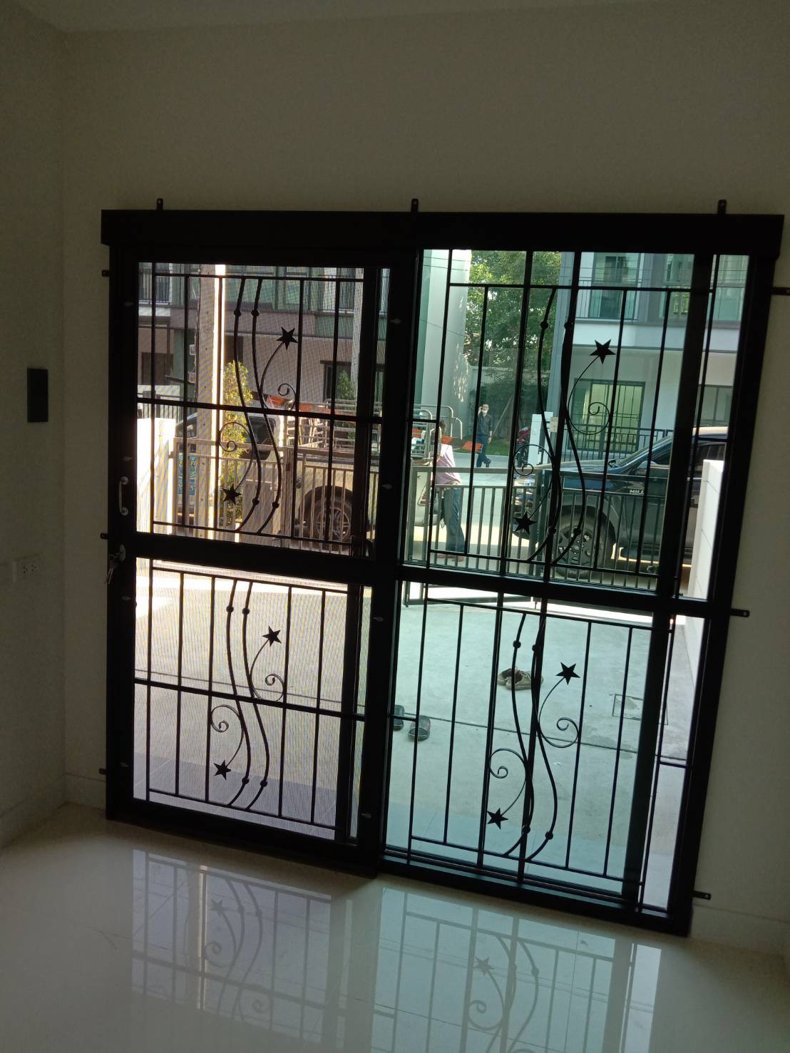 6 - https://พรปรารถนา.com | พรปรารถนาการช่าง - รับผลิตและติดตั้งมุ้งลวดเหล็กดัด กระจกอลูมิเนียม ประตูรั้วสแตนเลส ต่อเติมหลังคา-กันสาด รวมถึงงานปรับปรุงที่อยู่อาศัย โดยทีมช่างมืออาชีพ