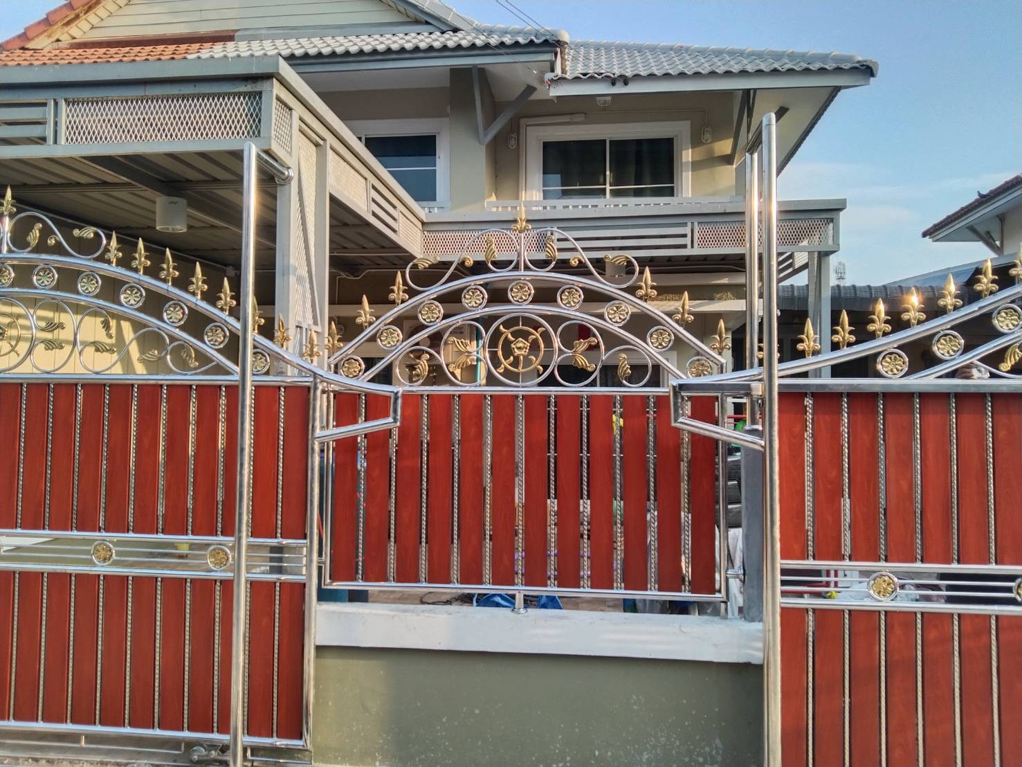 8 - https://พรปรารถนา.com | พรปรารถนาการช่าง - รับผลิตและติดตั้งมุ้งลวดเหล็กดัด กระจกอลูมิเนียม ประตูรั้วสแตนเลส ต่อเติมหลังคา-กันสาด รวมถึงงานปรับปรุงที่อยู่อาศัย โดยทีมช่างมืออาชีพ