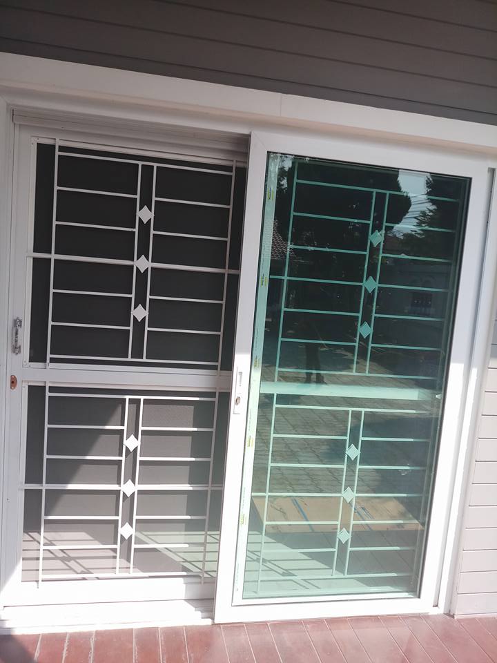 20 - https://พรปรารถนา.com | พรปรารถนาการช่าง - รับผลิตและติดตั้งมุ้งลวดเหล็กดัด กระจกอลูมิเนียม ประตูรั้วสแตนเลส ต่อเติมหลังคา-กันสาด รวมถึงงานปรับปรุงที่อยู่อาศัย โดยทีมช่างมืออาชีพ