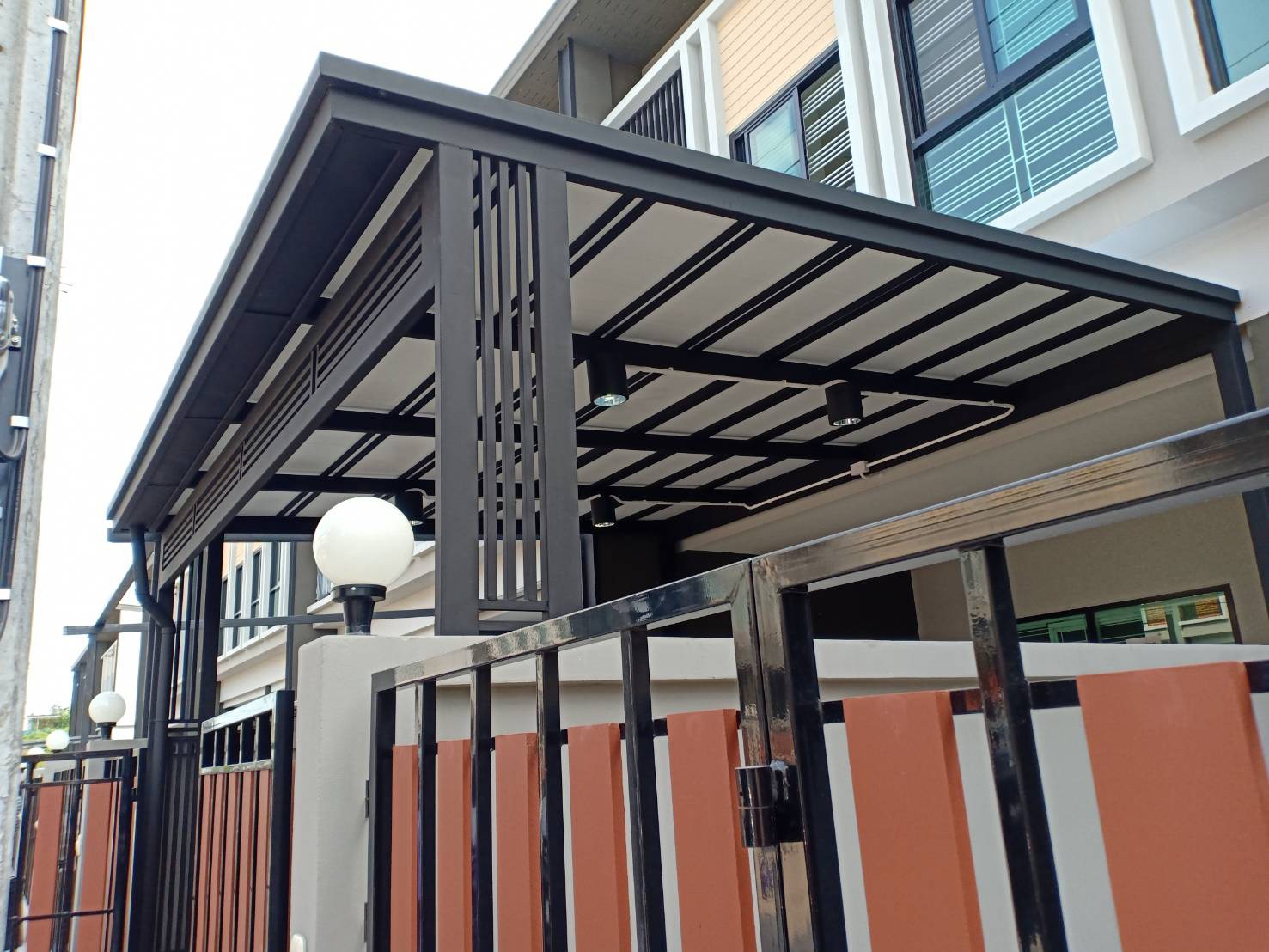 13 - https://พรปรารถนา.com | พรปรารถนาการช่าง - รับผลิตและติดตั้งมุ้งลวดเหล็กดัด กระจกอลูมิเนียม ประตูรั้วสแตนเลส ต่อเติมหลังคา-กันสาด รวมถึงงานปรับปรุงที่อยู่อาศัย โดยทีมช่างมืออาชีพ